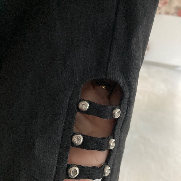 JM Collection Capris with Rhinestones at calf Size M - Picture 3 of 10